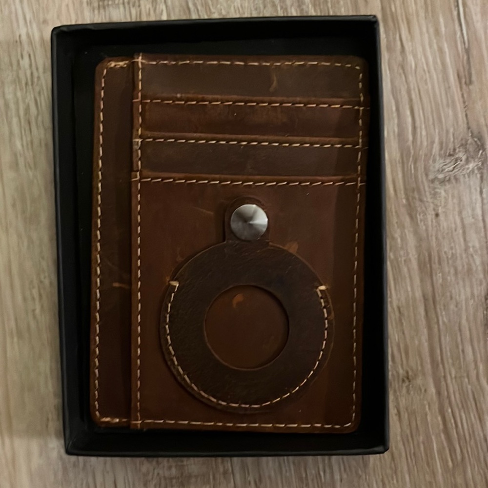 Small wallet for apple air tag